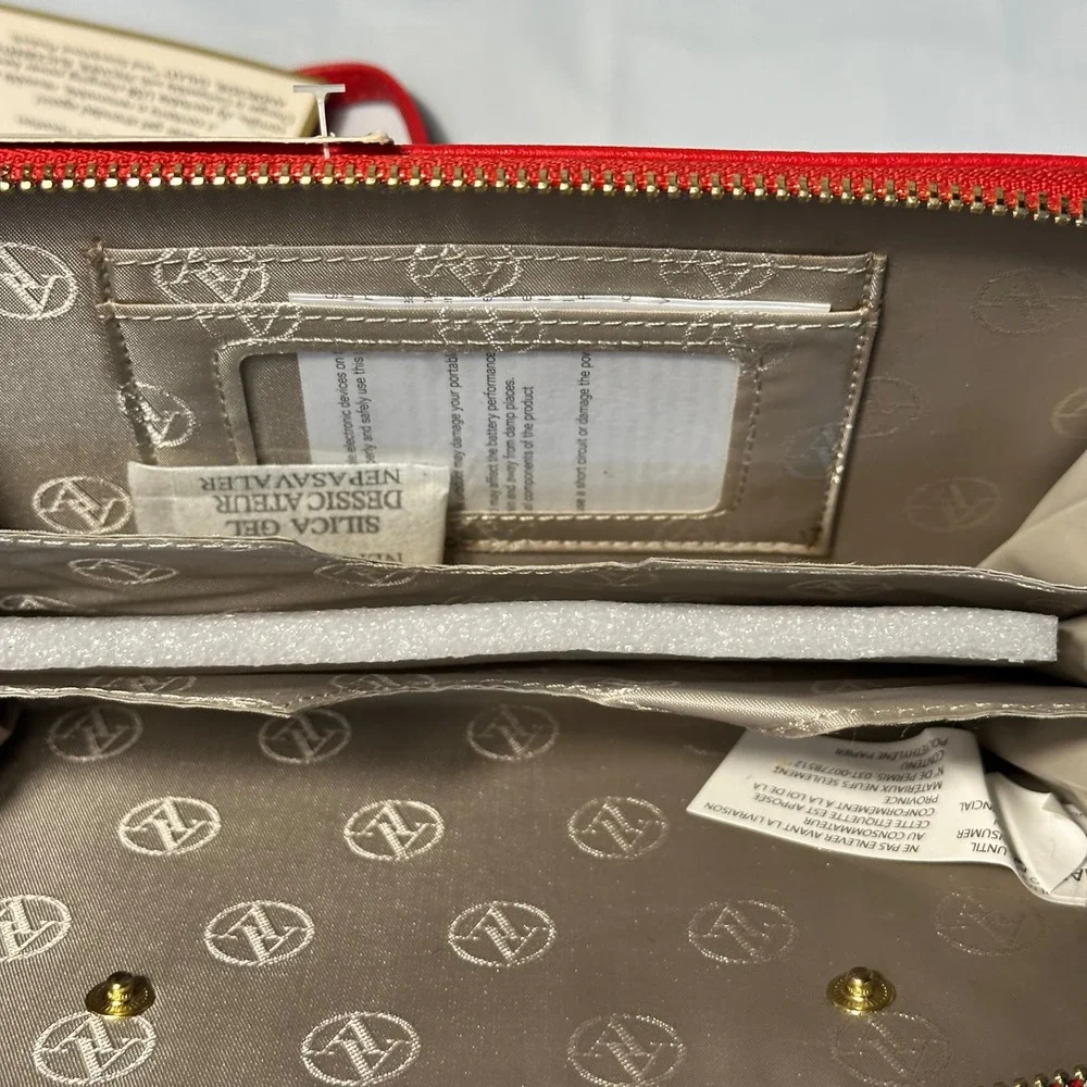 Adrienne Vittadini Charging Wallet‎ Womens OS Red Pebble Zip Phone Case New